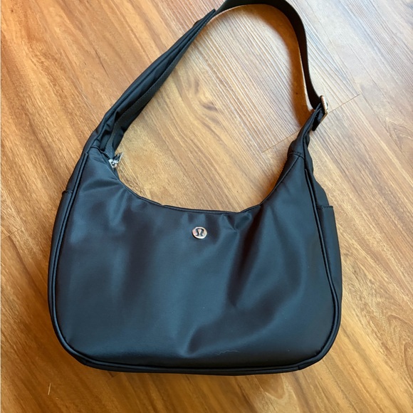 lululemon athletica Handbags - lulu🍋 shoulder bag